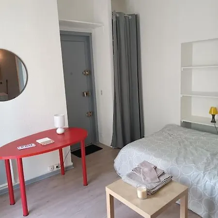 Avec Balcon Apartment *